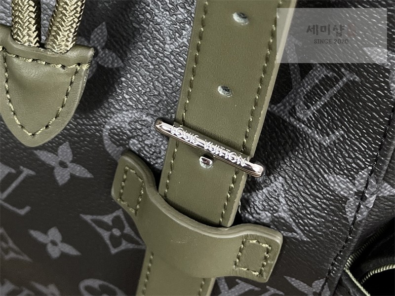 Louis Vuitton 루이비통 크리스토퍼 MM 이클립스 모노그램 이클립스 모노그램 Bag 17번 이미지