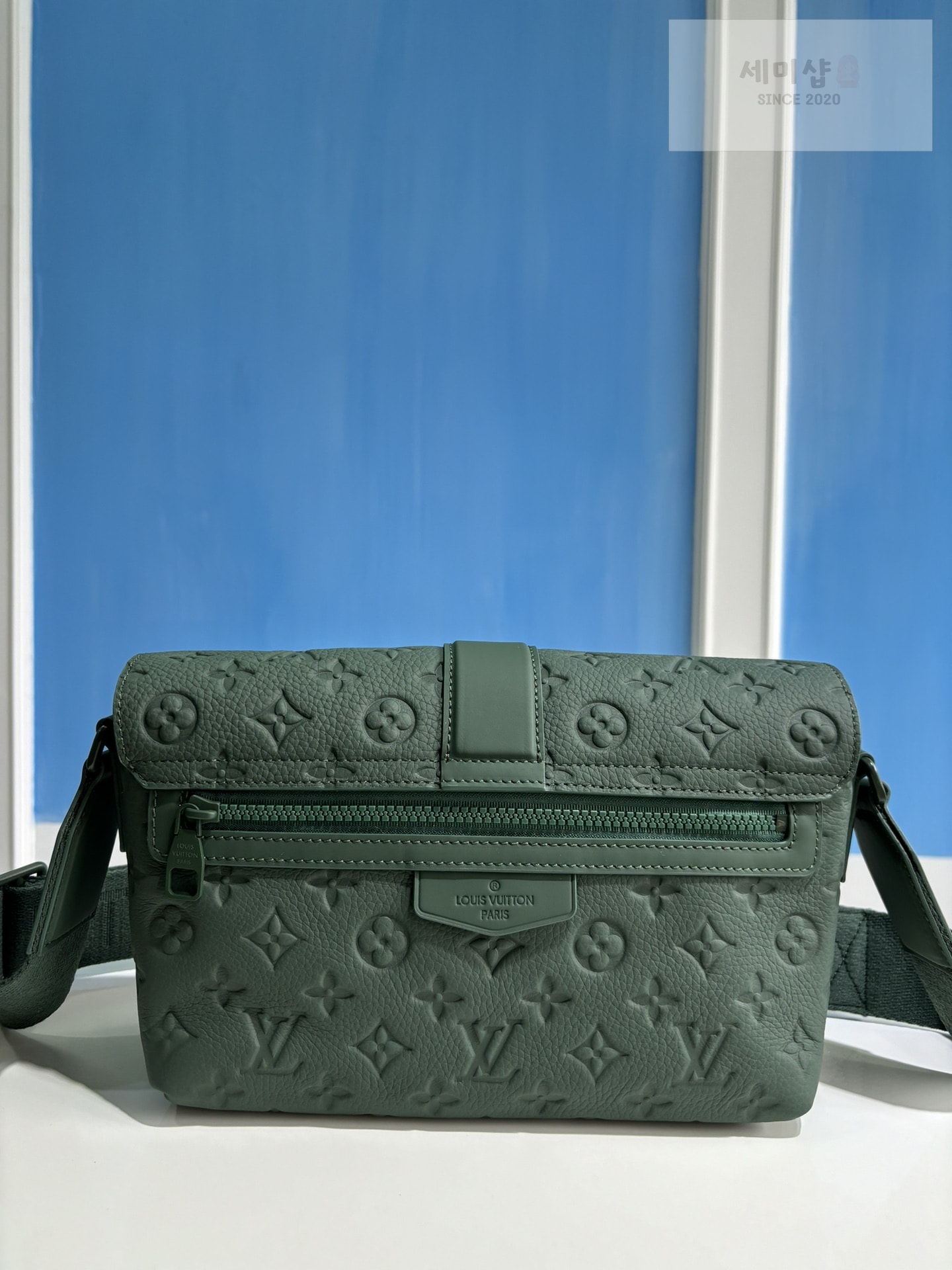 Louis Vuitton 루이비통 타우리온 모노그램 에스케이프 메신저 백 올리브 Bag 3번 이미지