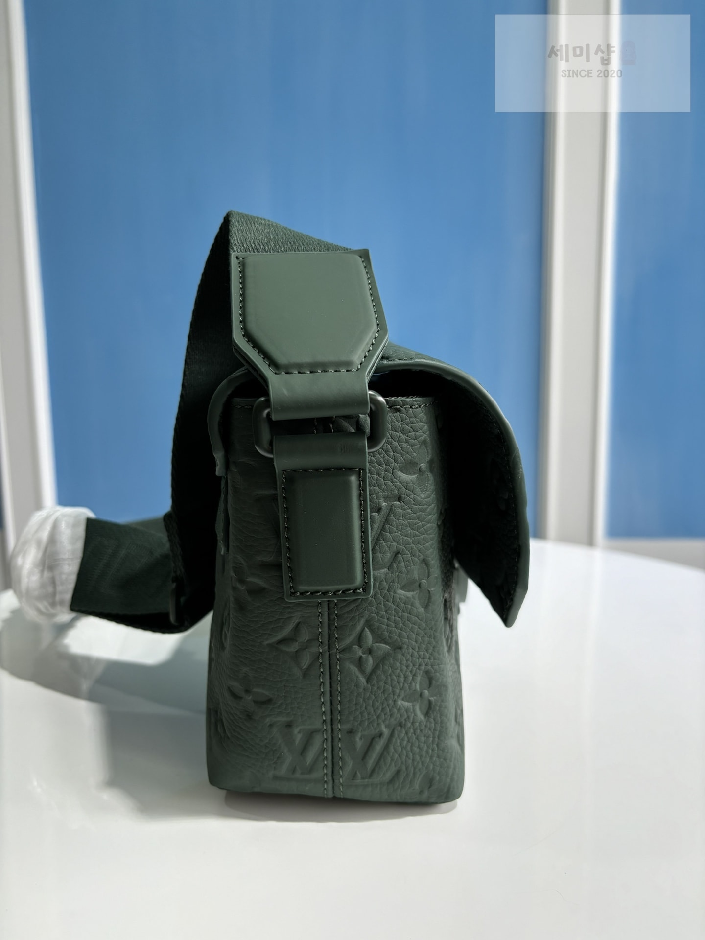 Louis Vuitton 루이비통 타우리온 모노그램 에스케이프 메신저 백 올리브 Bag 8번 이미지