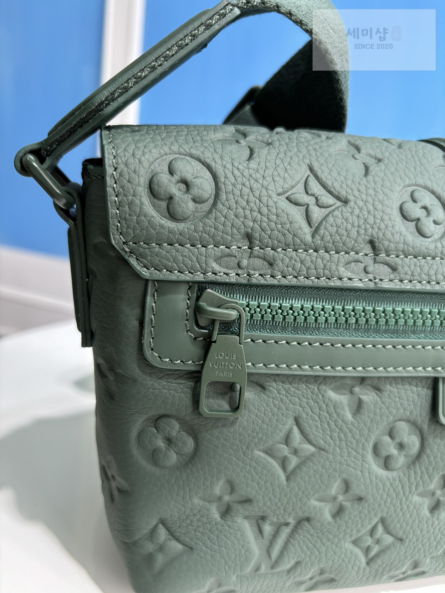 Louis Vuitton 루이비통 타우리온 모노그램 에스케이프 메신저 백 올리브 Bag 9번 이미지
