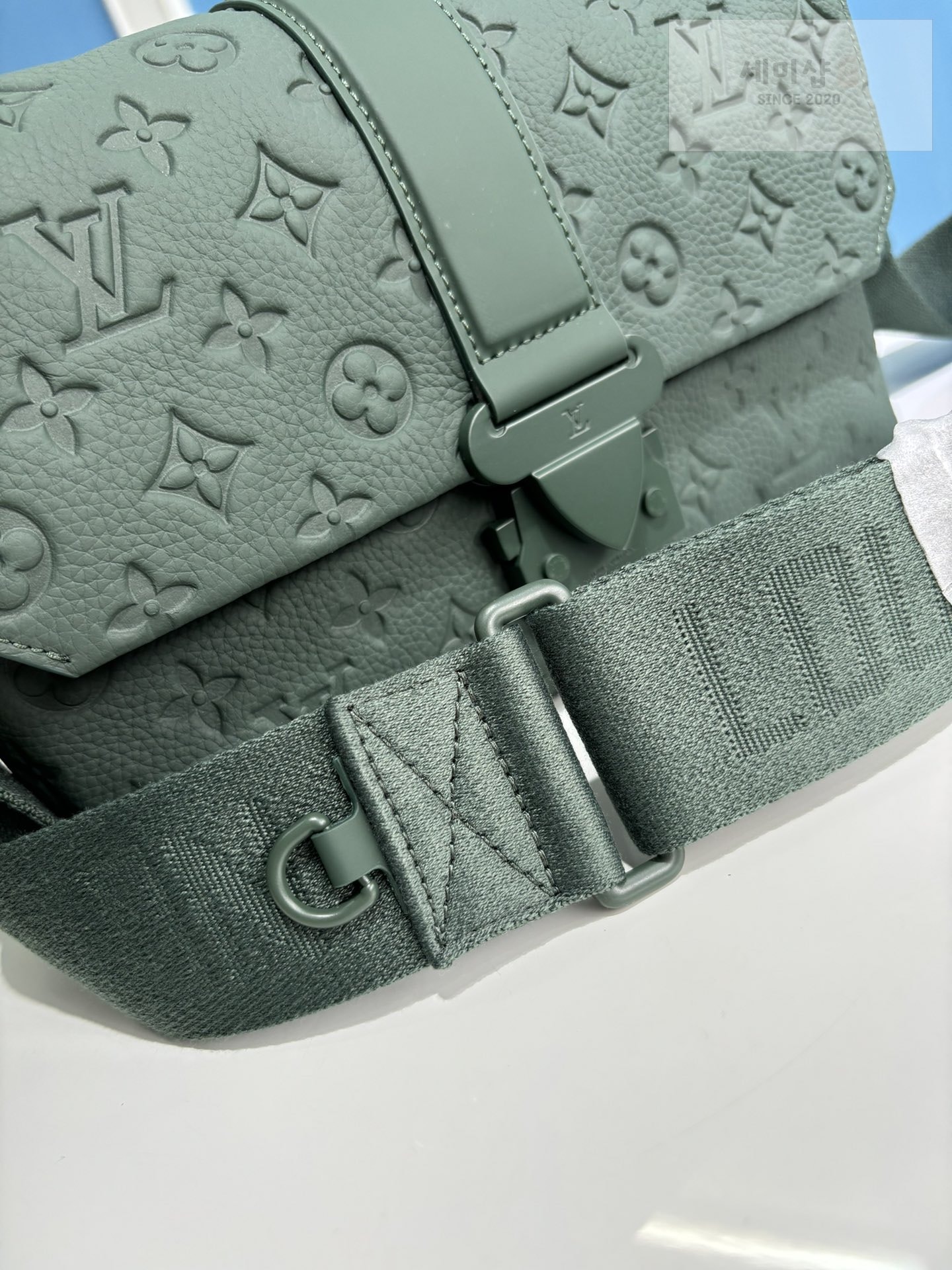 Louis Vuitton 루이비통 타우리온 모노그램 에스케이프 메신저 백 올리브 Bag 7번 이미지