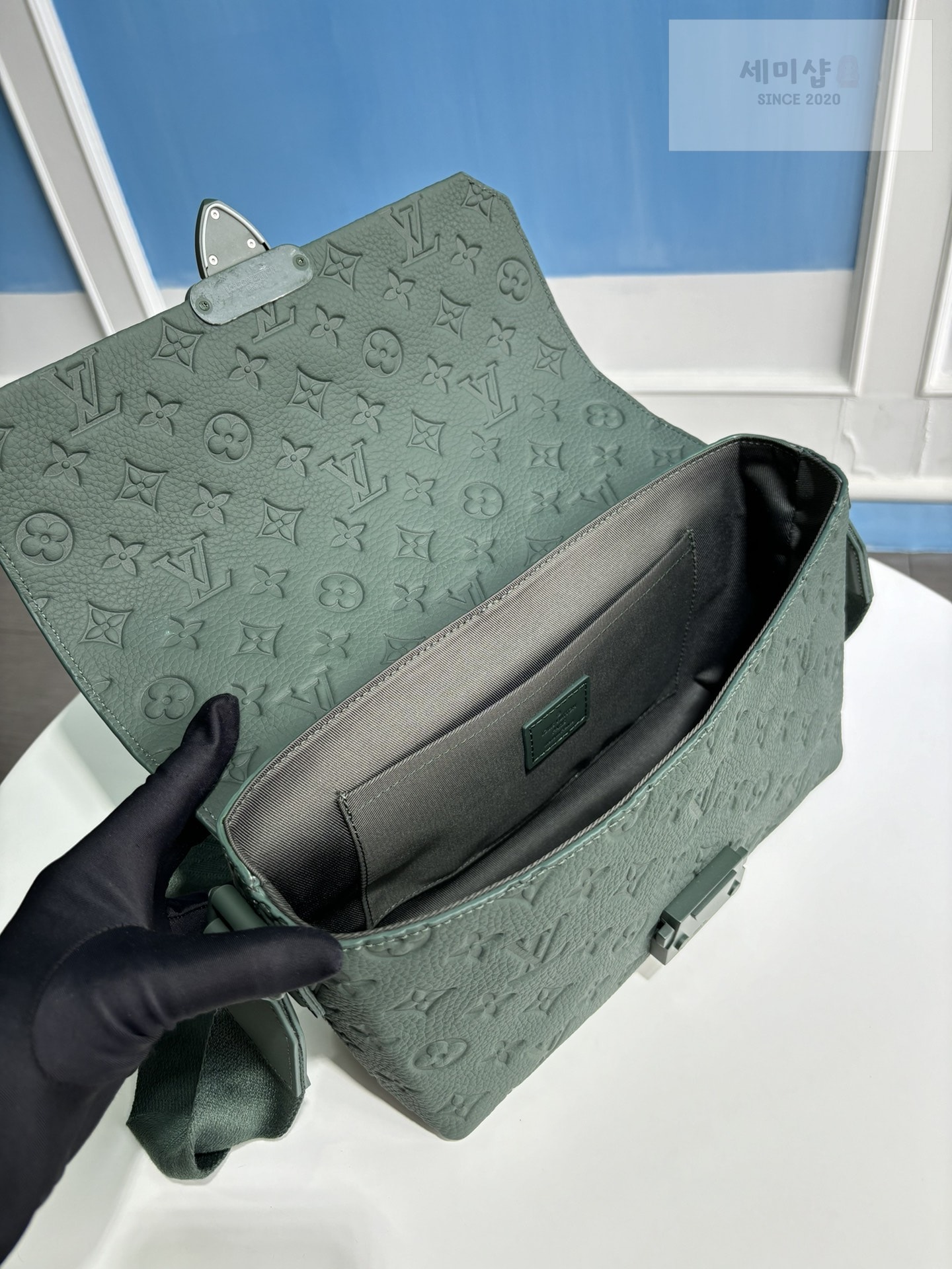 Louis Vuitton 루이비통 타우리온 모노그램 에스케이프 메신저 백 올리브 Bag 11번 이미지