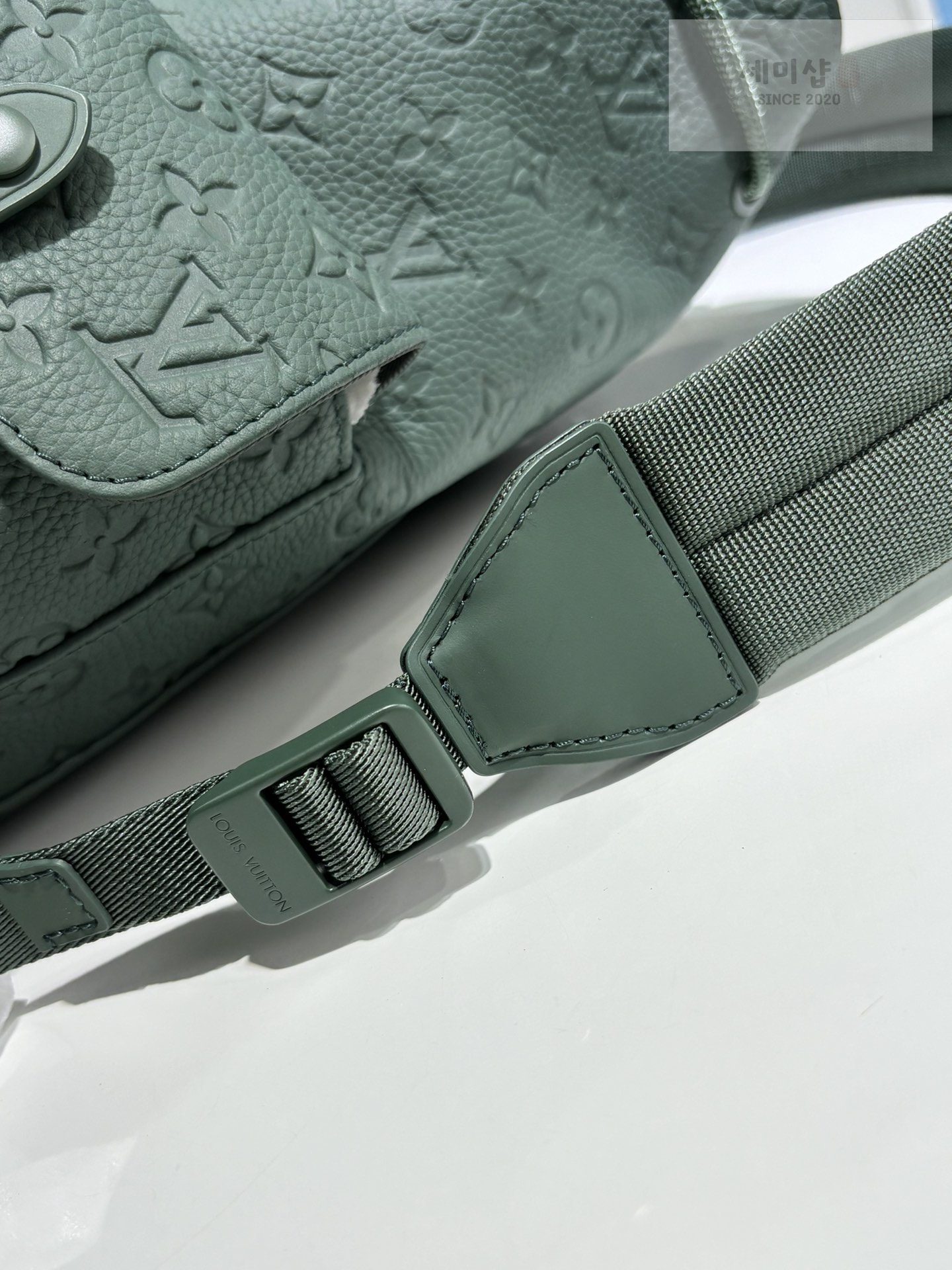 Louis Vuitton 루이비통 토뤼옹 모노그램 패턴 크리스토퍼 MM 백팩 올리브 Bag 1번 이미지