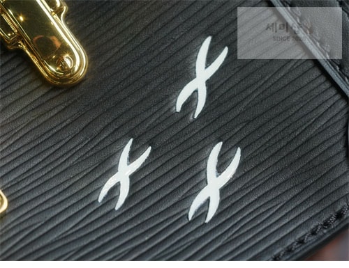 Louis Vuitton 루이비통 트렁크 클러치 M43596 에피 Bag 18번 이미지