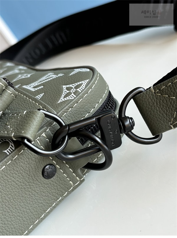 Louis Vuitton 루이비통 트리오 메신저백 그린 쉐도우 모노그램 M12490 올리브 모노그램 Bag 5번 이미지