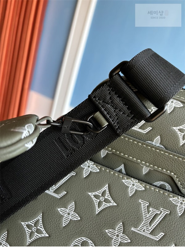 Louis Vuitton 루이비통 트리오 메신저백 그린 쉐도우 모노그램 M12490 올리브 모노그램 Bag 3번 이미지