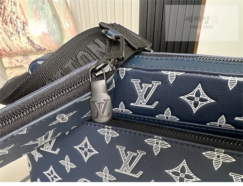 Louis Vuitton 루이비통 트리오 쉐도우 모노그램 메신저백 M24753 네이비 모노그램 Bag 1번 이미지