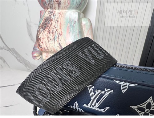 Louis Vuitton 루이비통 트리오 쉐도우 모노그램 메신저백 M24753 네이비 모노그램 Bag 10번 이미지