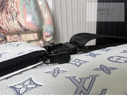 Louis Vuitton 루이비통 트리오 쉐도우 모노그램 메신저백 M24754 화이트 모노그램 Bag 12번 이미지