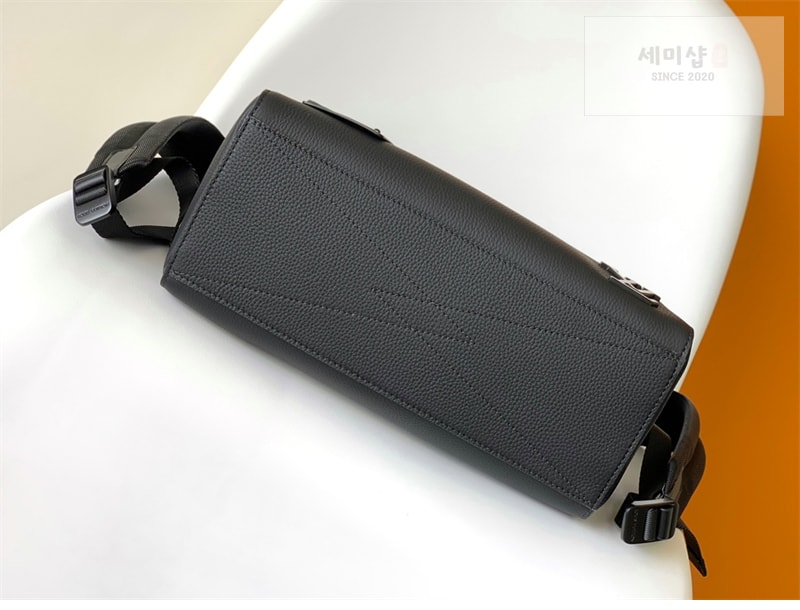 Louis Vuitton 루이비통 패스트라인 LV에어로그램 백팩 M21367 블랙 Bag 1번 이미지