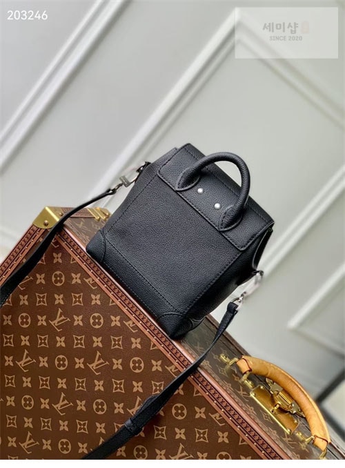 Louis Vuitton 루이비통 퍼렐 스트리머 15 M11637 블랙 Bag 6번 이미지