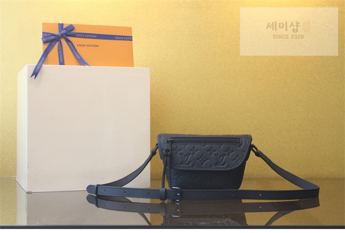 Louis Vuitton 루이비통 펄스 웨어러블 월릿 쉐도우 모노그램 M12636 토뤼옹 Bag 1번 이미지