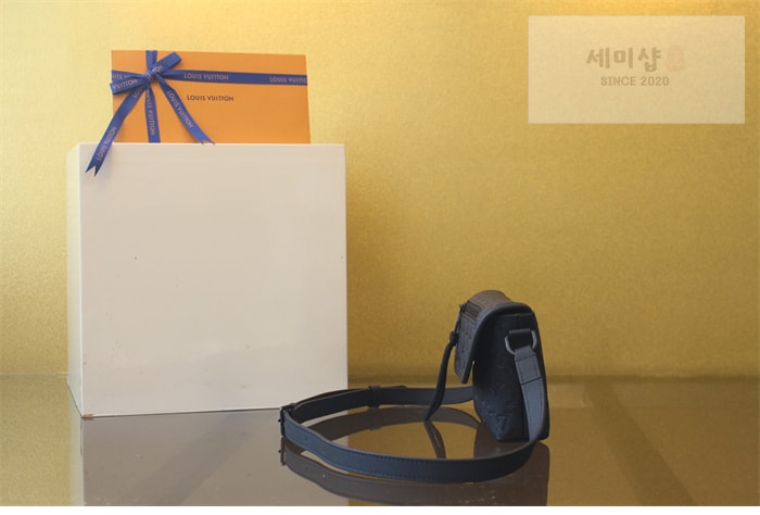 Louis Vuitton 루이비통 펄스 웨어러블 월릿 쉐도우 모노그램 M12636 토뤼옹 Bag 4번 이미지