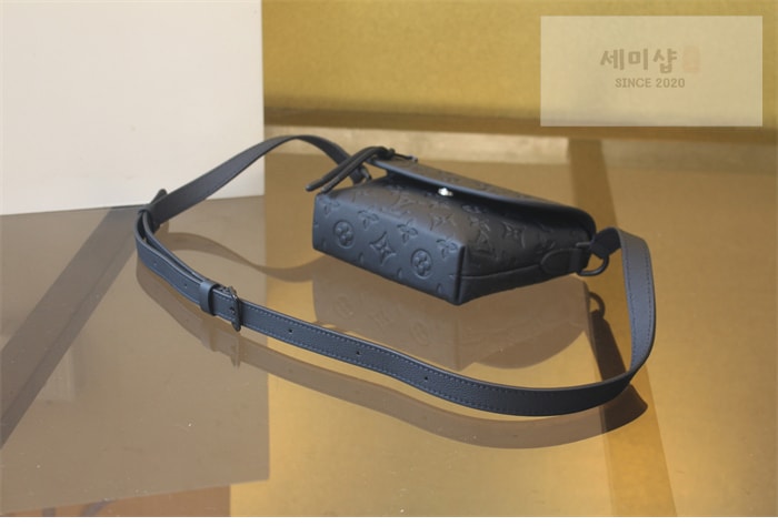 Louis Vuitton 루이비통 펄스 웨어러블 월릿 쉐도우 모노그램 M12636 토뤼옹 Bag 2번 이미지