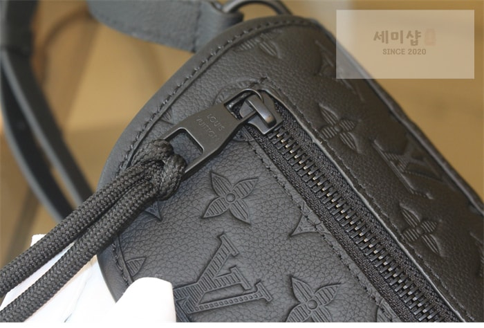 Louis Vuitton 루이비통 펄스 웨어러블 월릿 쉐도우 모노그램 M12636 토뤼옹 Bag 5번 이미지