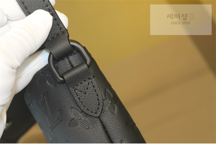 Louis Vuitton 루이비통 펄스 웨어러블 월릿 쉐도우 모노그램 M12636 토뤼옹 Bag 9번 이미지
