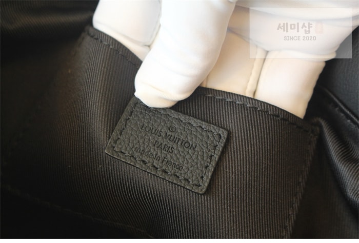 Louis Vuitton 루이비통 펄스 웨어러블 월릿 쉐도우 모노그램 M12636 토뤼옹 Bag 10번 이미지
