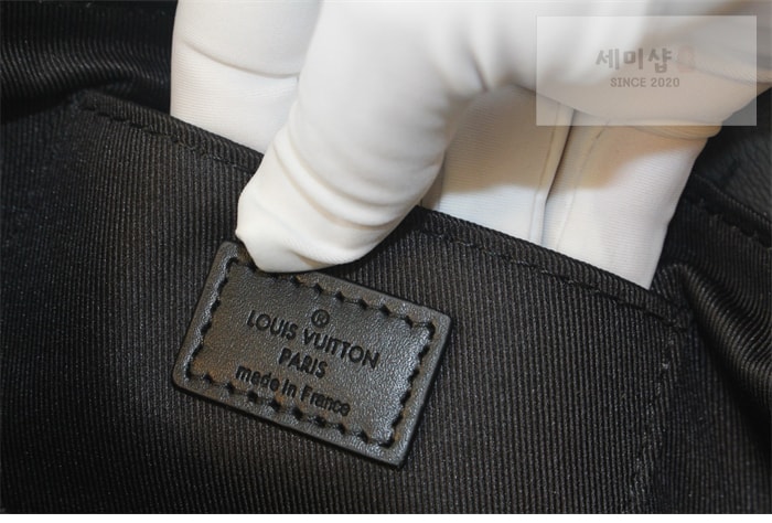 Louis Vuitton 루이비통 펄스 웨어러블 월릿 이클립스 모노그램 M12806 이클립스 모노그램 Bag 1번 이미지