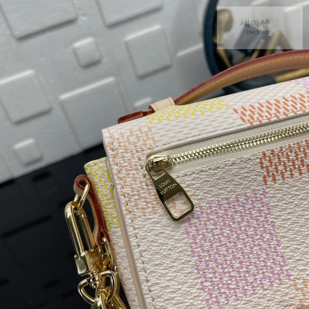 Louis Vuitton 루이비통 포쉐트 메티스 이스트웨스트 피치 토드 숄더백 N40749 피치 Bag 9번 이미지
