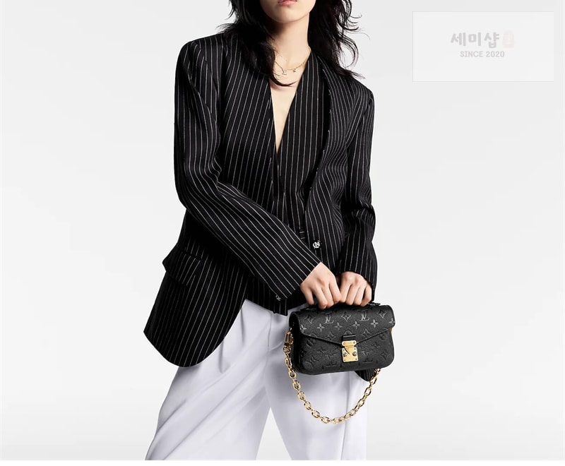 Louis Vuitton 루이비통 포쉐트 메티스 이스트 웨스트 앙프렝뜨 모노그램 M46595 블랙 Bag 4번 이미지