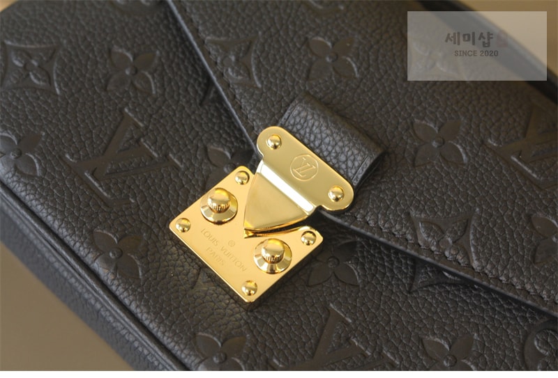 Louis Vuitton 루이비통 포쉐트 메티스 이스트 웨스트 앙프렝뜨 모노그램 M46595 블랙 Bag 9번 이미지