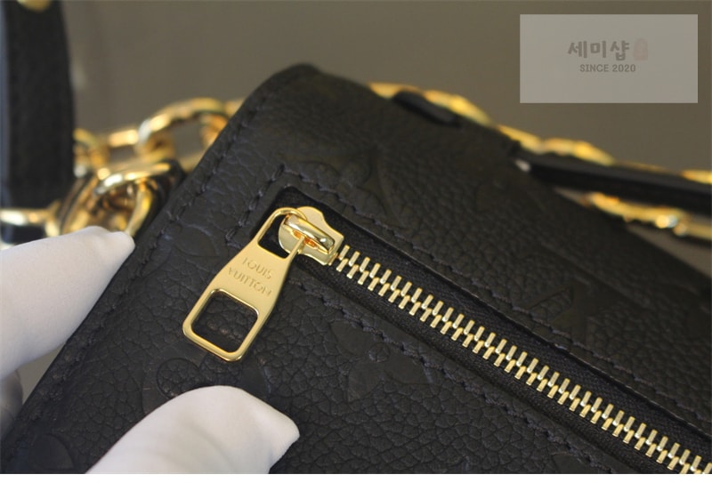 Louis Vuitton 루이비통 포쉐트 메티스 이스트 웨스트 앙프렝뜨 모노그램 M46595 블랙 Bag 6번 이미지