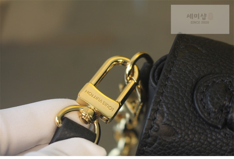 Louis Vuitton 루이비통 포쉐트 메티스 이스트 웨스트 앙프렝뜨 모노그램 M46595 블랙 Bag 11번 이미지