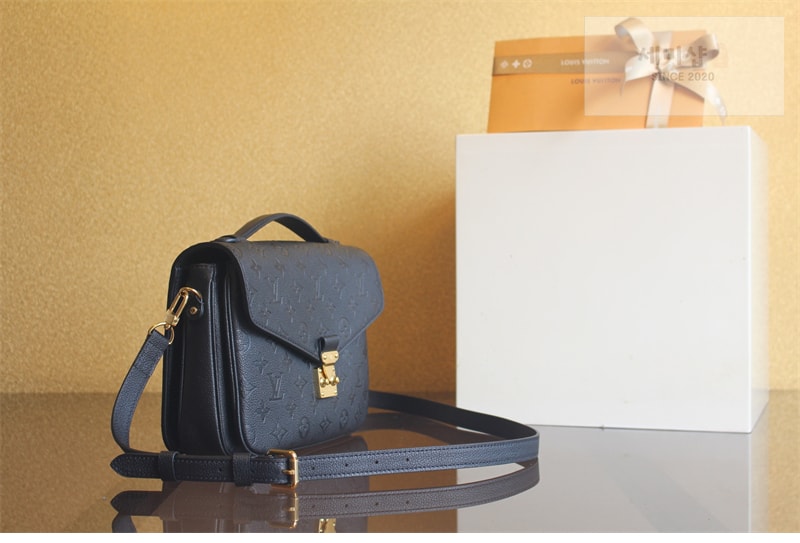 Louis Vuitton 루이비통 포쉐트 메티스 핸드백 앙프렝뜨 모노그램 M41487 블랙 Bag 4번 이미지