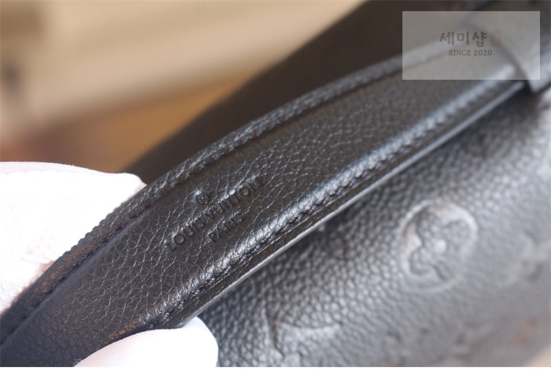 Louis Vuitton 루이비통 포쉐트 메티스 핸드백 앙프렝뜨 모노그램 M41487 블랙 Bag 2번 이미지