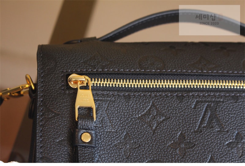 Louis Vuitton 루이비통 포쉐트 메티스 핸드백 앙프렝뜨 모노그램 M41487 블랙 Bag 3번 이미지