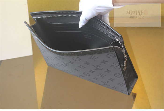 Louis Vuitton 루이비통 포쉐트 보야주 클러치 MM 이클립스 모노그램 M69535 이클립스 모노그램 Bag 7번 이미지