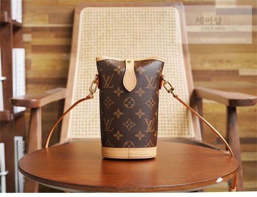 Louis Vuitton 루이비통 폴드 미 모노그램 파우치 백 M80874 레플리카 11번 이미지 - Bag | 세미샵 레플리카 사이트