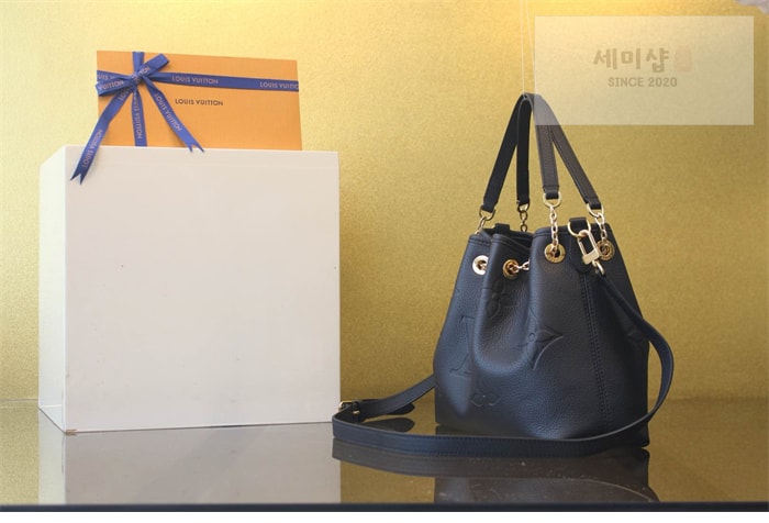 Louis Vuitton 루이비통 LV 번들 앙프렝뜨 모노그램 M47209 / 커스텀 철물 블랙 Bag 4번 이미지