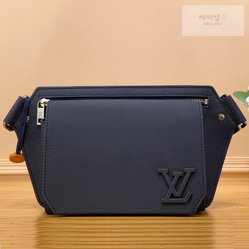 Louis Vuitton 루이비통 LV 에어로그램 슬링백 힙색 M57081 / 하이엔드 가죽 블랙 Bag 8번 이미지