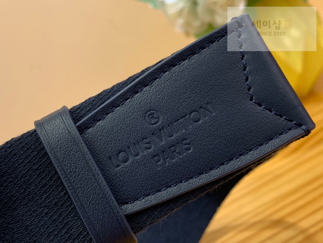 Louis Vuitton 루이비통 LV 에어로그램 슬링백 힙색 M57081 / 하이엔드 가죽 블랙 Bag 4번 이미지