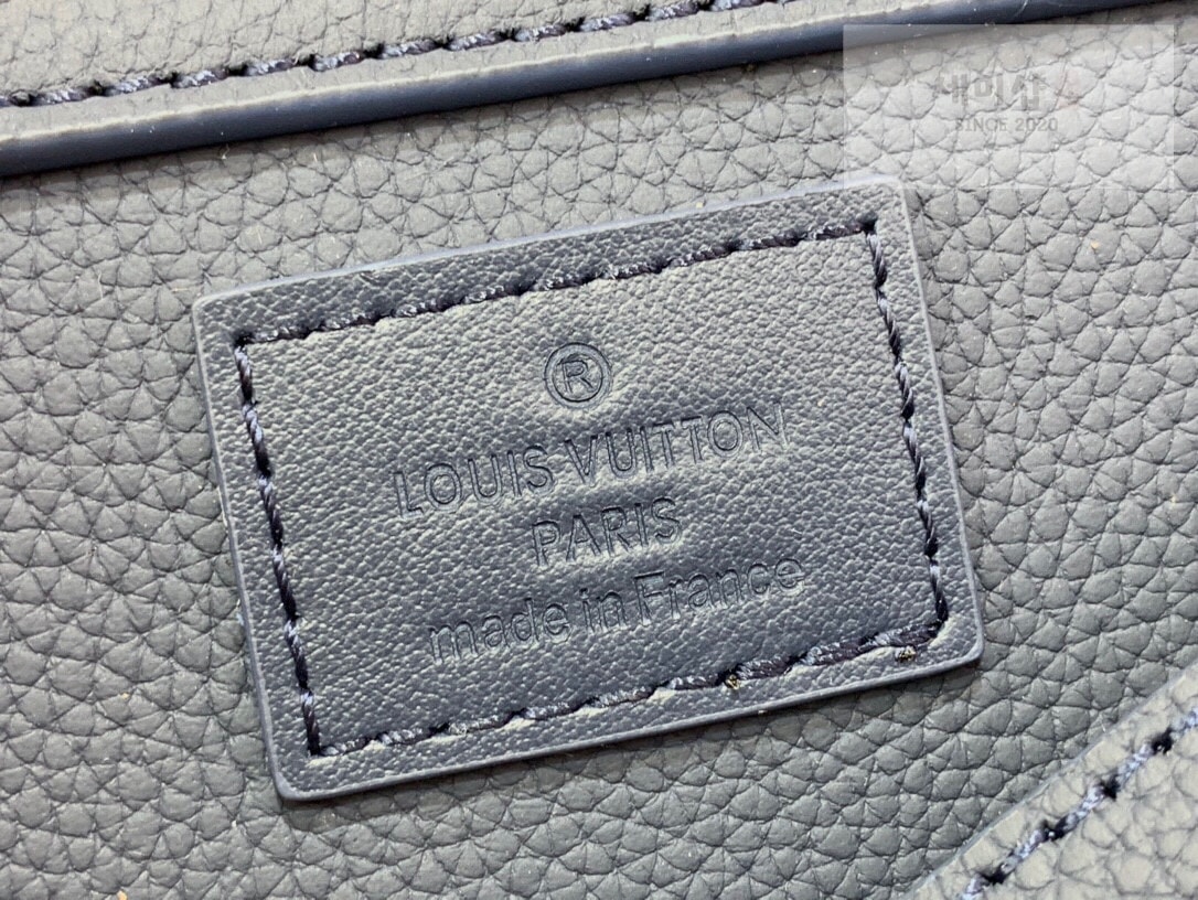 Louis Vuitton 루이비통 LV 에어로그램 슬링백 힙색 M57081 / 하이엔드 가죽 블랙 Bag 5번 이미지