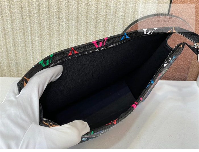 Louis Vuitton 루이비통 x TM 토일렛 파우치 M13746 모노그램 Bag 6번 이미지