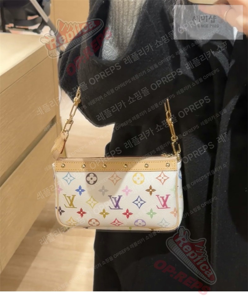 Louis Vuitton 루이비통 x TM 포쉐트 악세수아 화이트 모노그램 캔버스 멀티 M13404 멀티컬러 블랑 무라카미 Bag 2번 이미지
