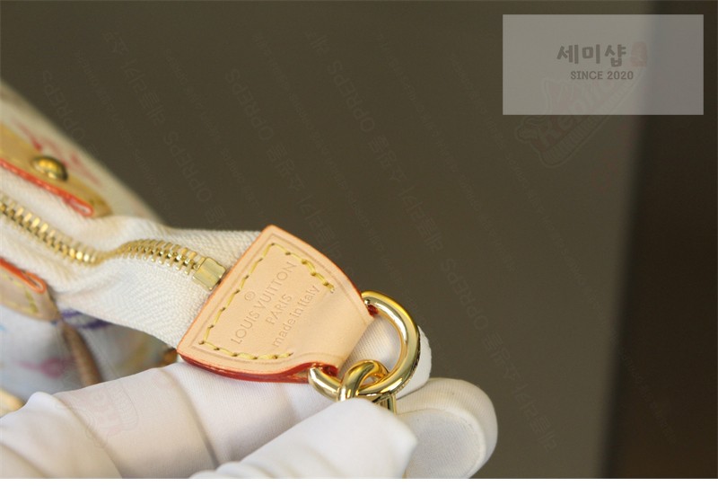 Louis Vuitton 루이비통 x TM 포쉐트 악세수아 화이트 모노그램 캔버스 멀티 M13404 멀티컬러 블랑 무라카미 Bag 5번 이미지