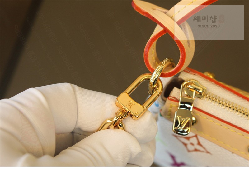 Louis Vuitton 루이비통 x TM 포쉐트 악세수아 화이트 모노그램 캔버스 멀티 M13404 멀티컬러 블랑 무라카미 Bag 6번 이미지