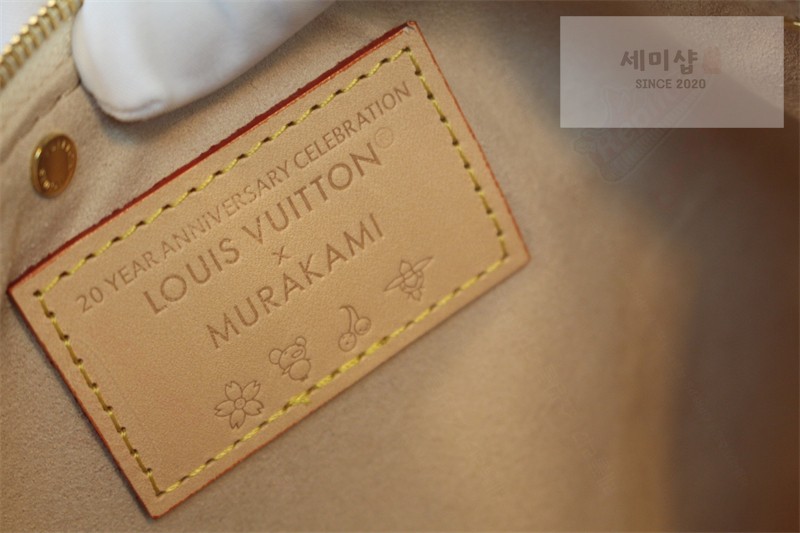 Louis Vuitton 루이비통 x TM 포쉐트 악세수아 화이트 모노그램 캔버스 멀티 M13404 멀티컬러 블랑 무라카미 Bag 10번 이미지
