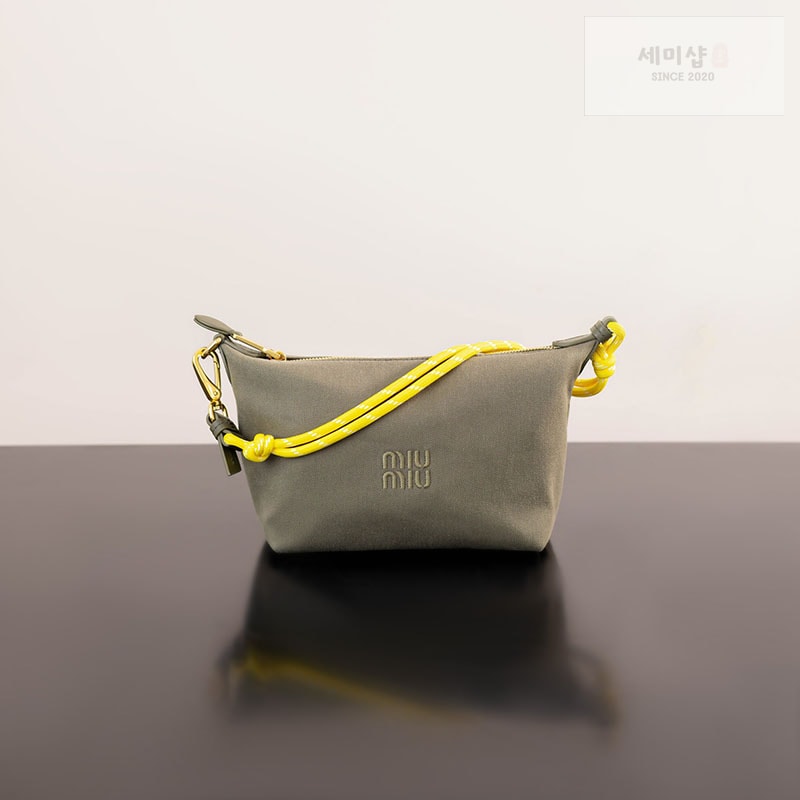 미우미우 미우미우 개버딘 파우치 올리브 그린 5NE841 Bag 15번 이미지