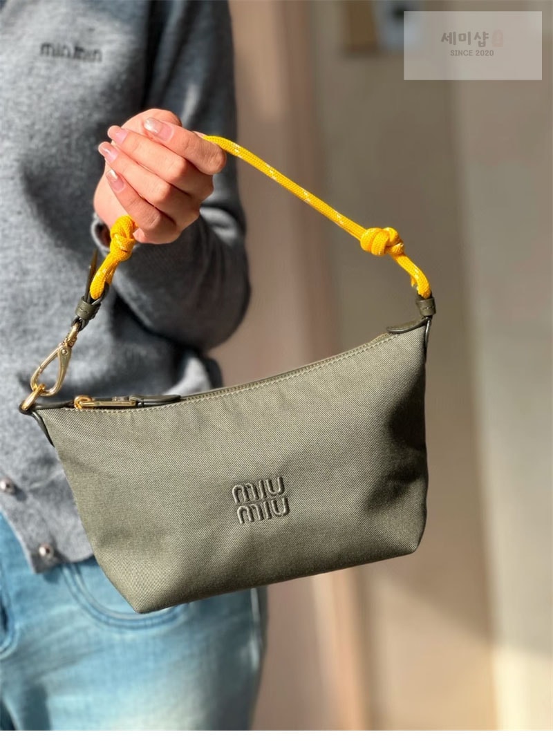 미우미우 미우미우 개버딘 파우치 올리브 그린 5NE841 Bag 19번 이미지