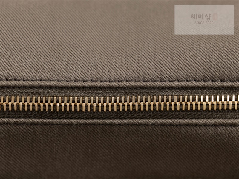미우미우 미우미우 개버딘 파우치 올리브 그린 5NE841 Bag 5번 이미지
