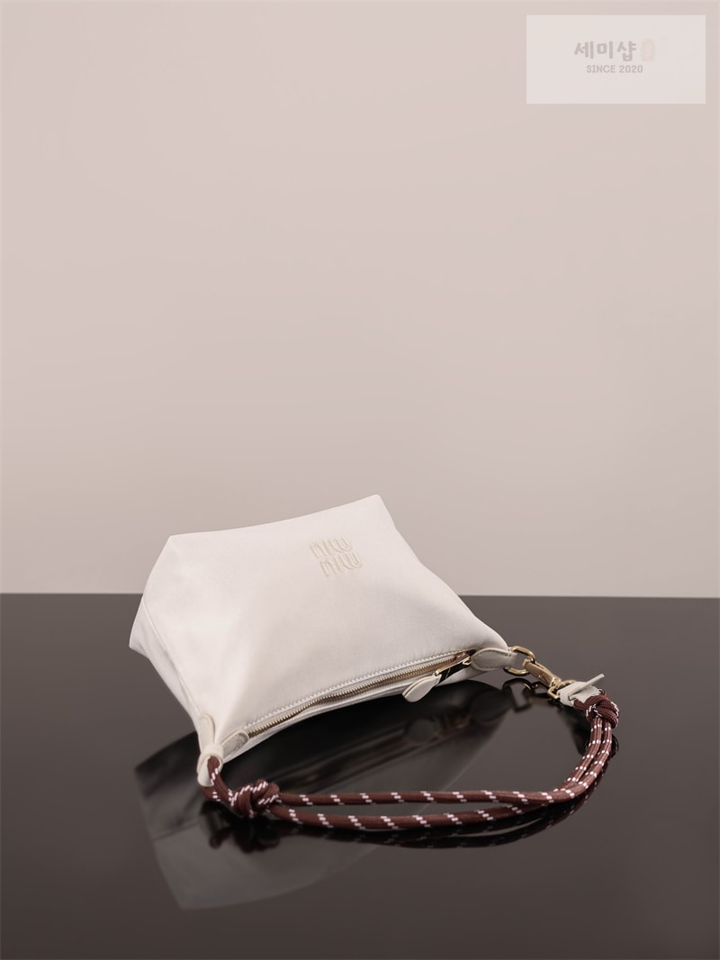 미우미우 미우미우 개버딘 파우치 화이트 5NE841 Bag 20번 이미지
