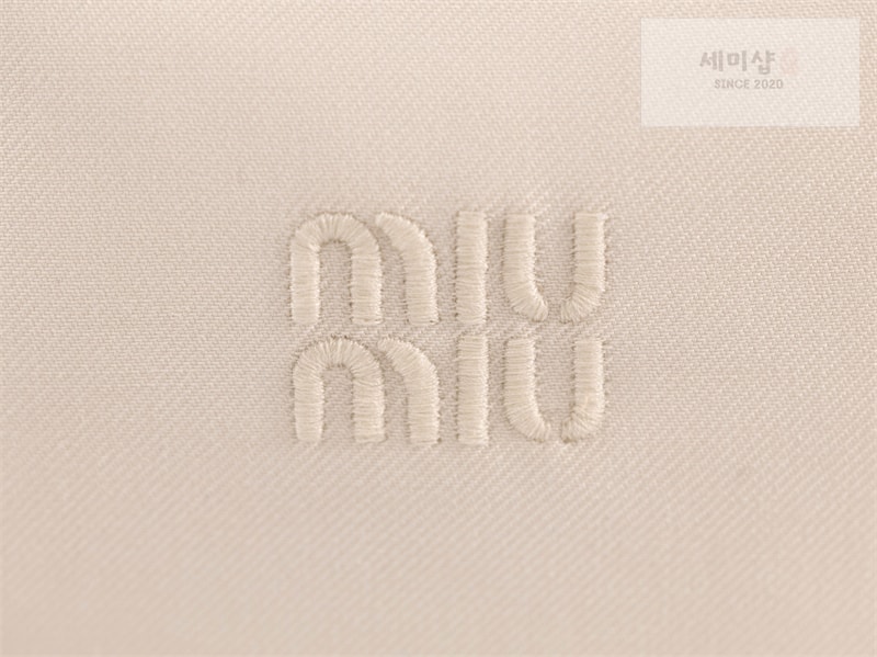 미우미우 미우미우 개버딘 파우치 화이트 5NE841 Bag 9번 이미지