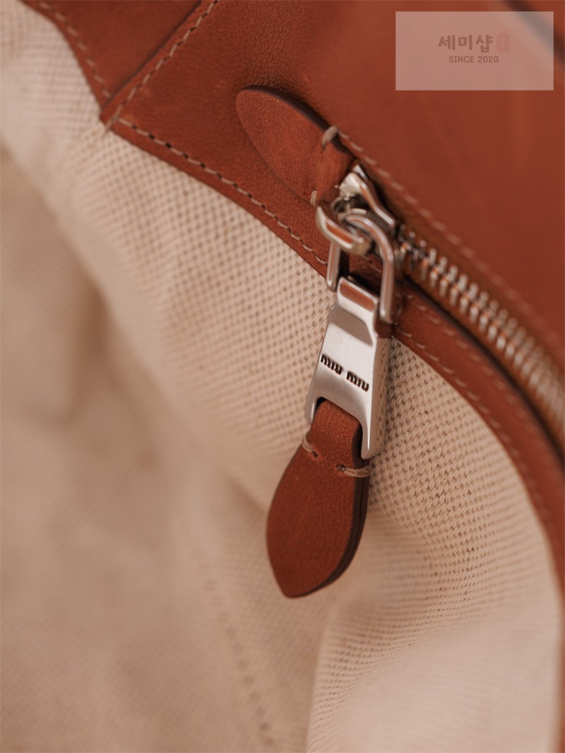 Miu Miu 미우미우 비반트 나파 레더 스몰 백 5BB200 꼬냑 Bag 26번 이미지