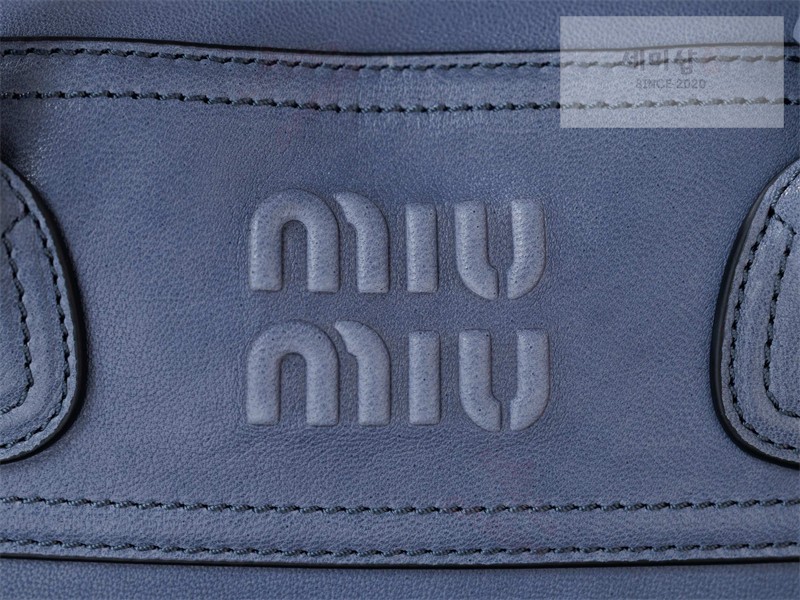 Miu Miu 미우미우 비방 나파 레더 백 5BB199 아스트랄 블루 Bag 15번 이미지