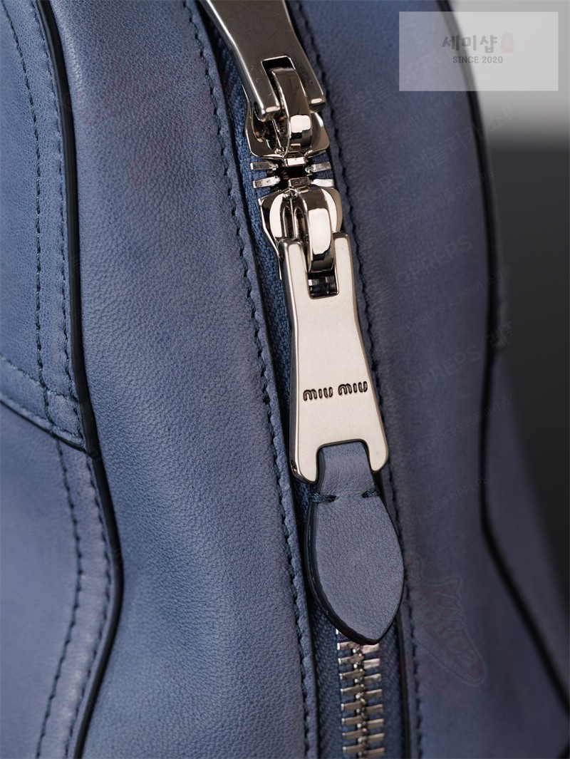 Miu Miu 미우미우 비방 나파 레더 백 5BB199 아스트랄 블루 Bag 19번 이미지