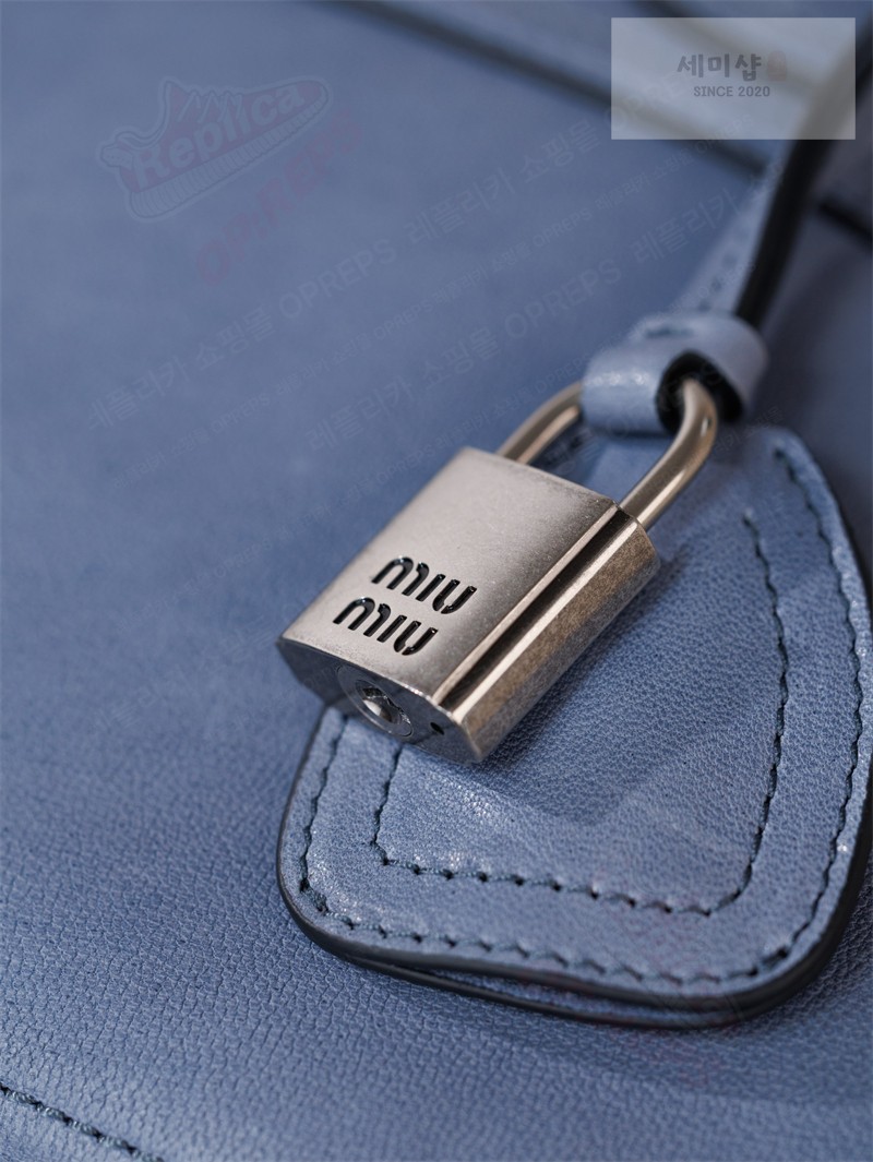 Miu Miu 미우미우 비방 나파 레더 백 5BB199 아스트랄 블루 Bag 20번 이미지